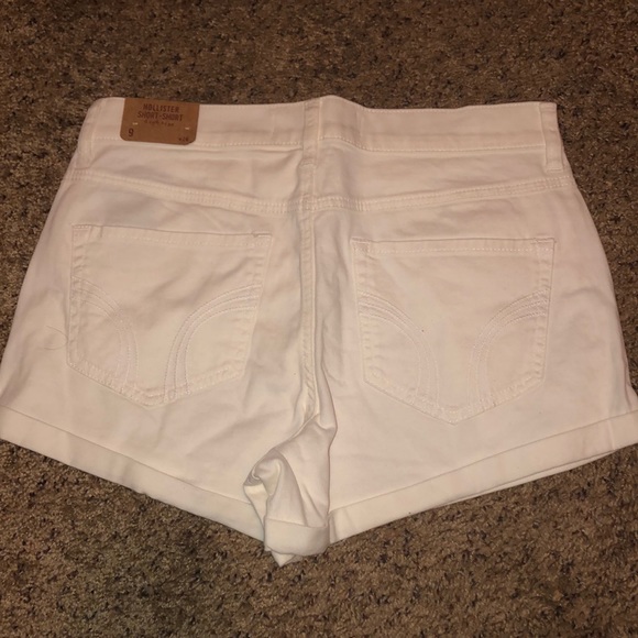 White NEW HOLLISTER shorts! - Picture 2 of 2
